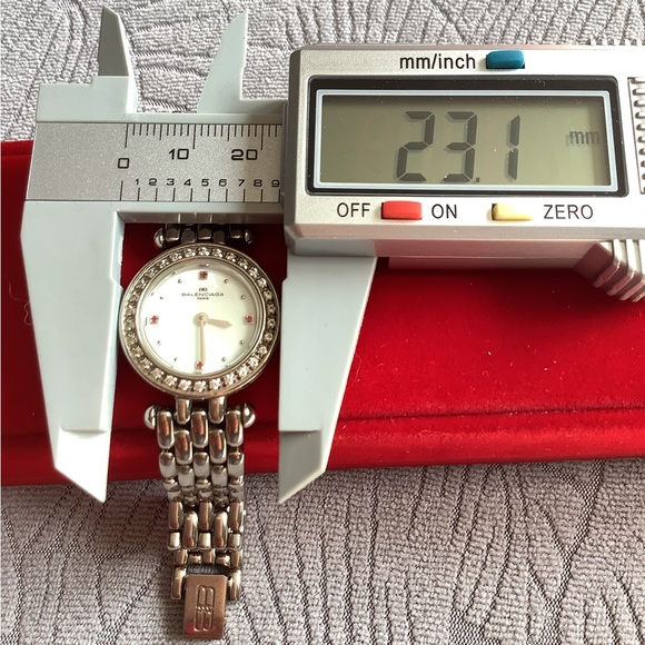 Beautiful 💖 BALENCIAGA💖 watch for lady🌹 - Picture 11 of 12